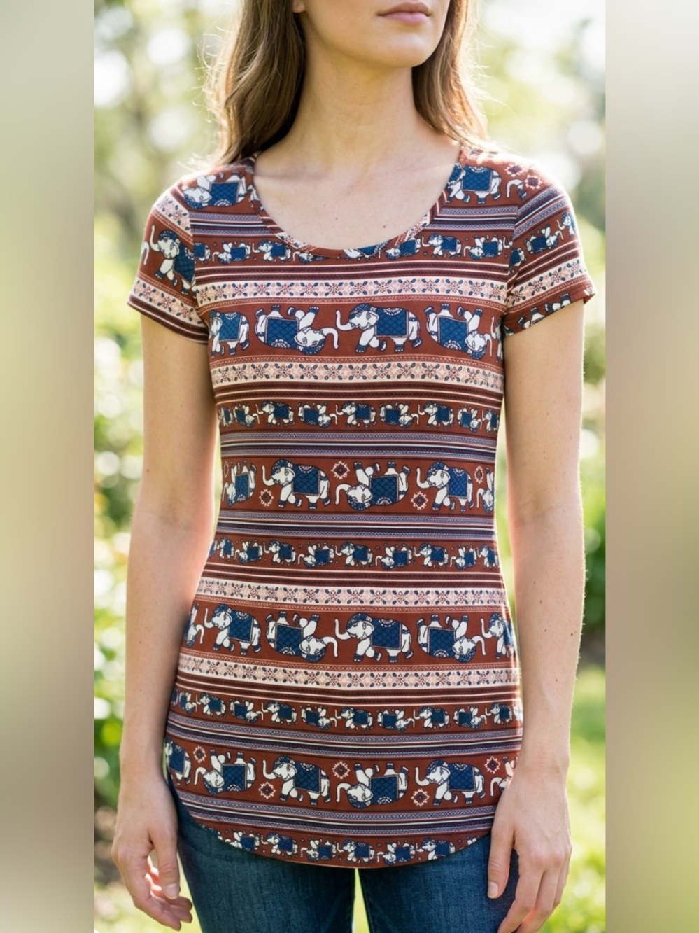 Discreet Navy & brown elephant print stretch top